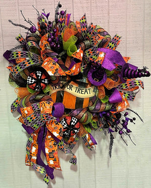 DIY Trick or Treat Mesh Wreath