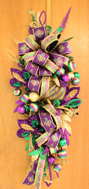DIY Mardi Gras Teardrop Swag
