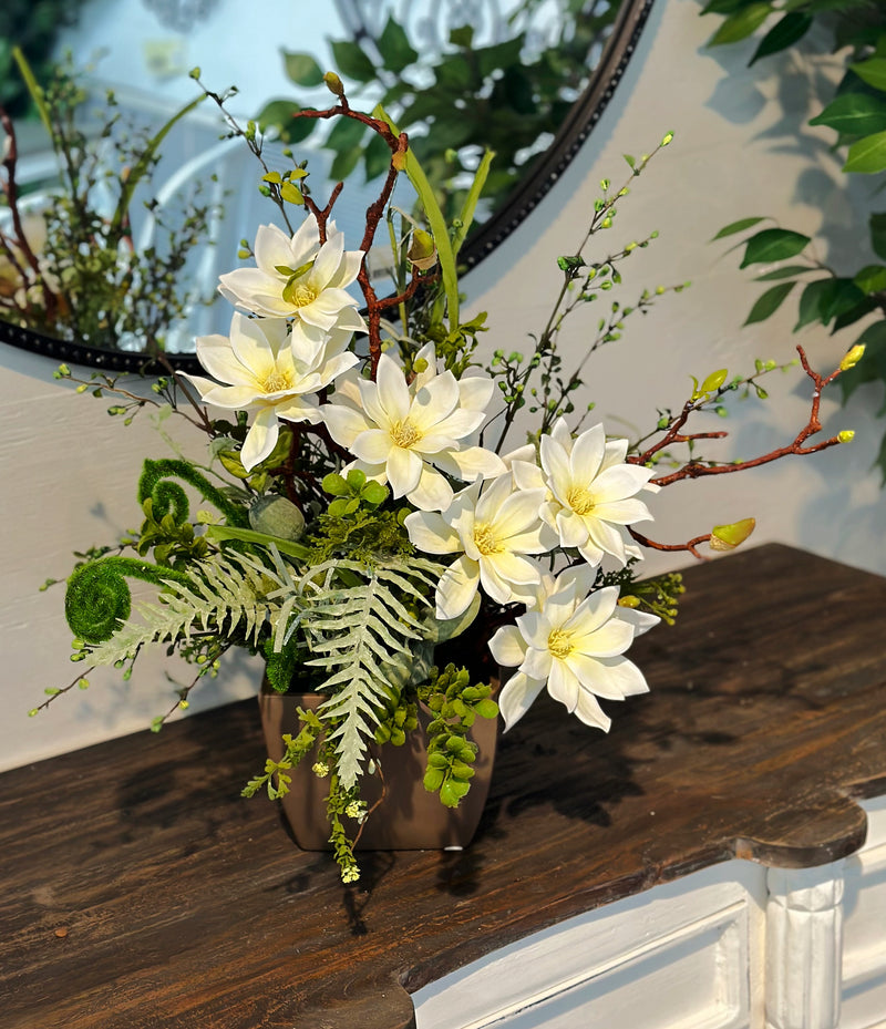 DIY Spring Magnolia Arrangement – Ellis Home & Garden