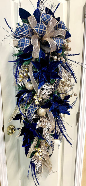 Elegant DIY Christmas Wreath with Mesh Ribbon