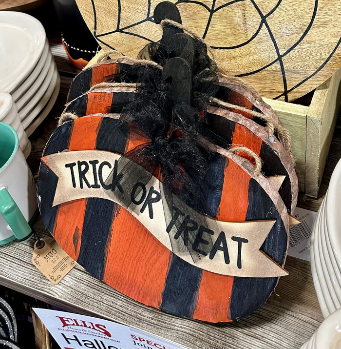12" Halloween Trick or Treat Pumpkin Sign