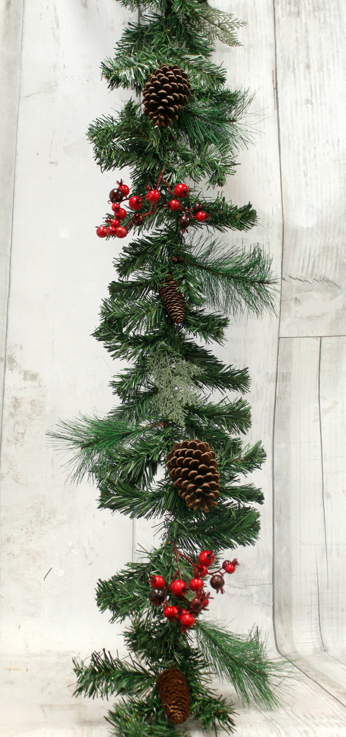 9' Berry & Pinecone Garland